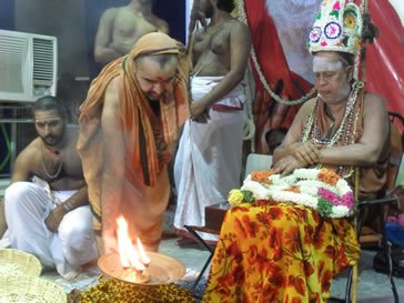 Swarna Pada Pushpam to His Holiness